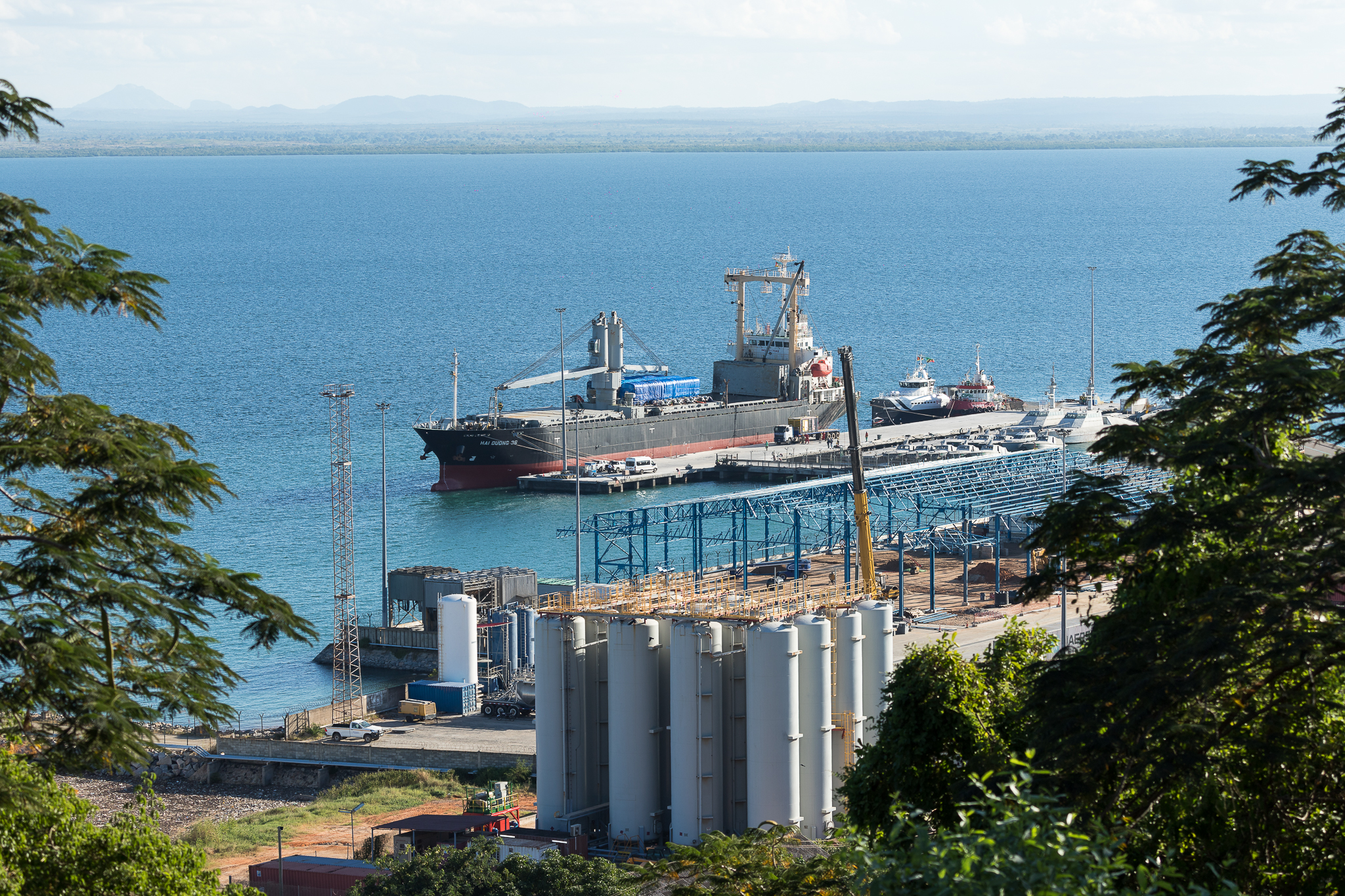 4.01.02_Vessel loading at port