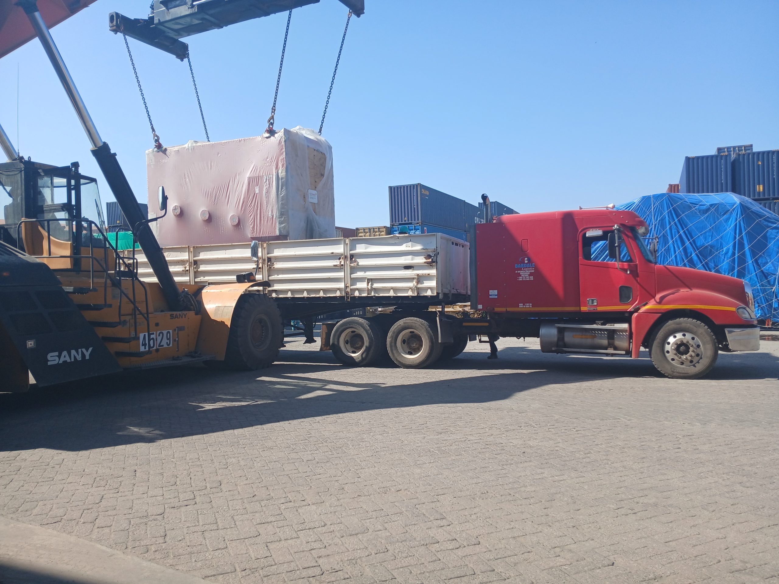 4.015.02_Hospital Equipment Loading
