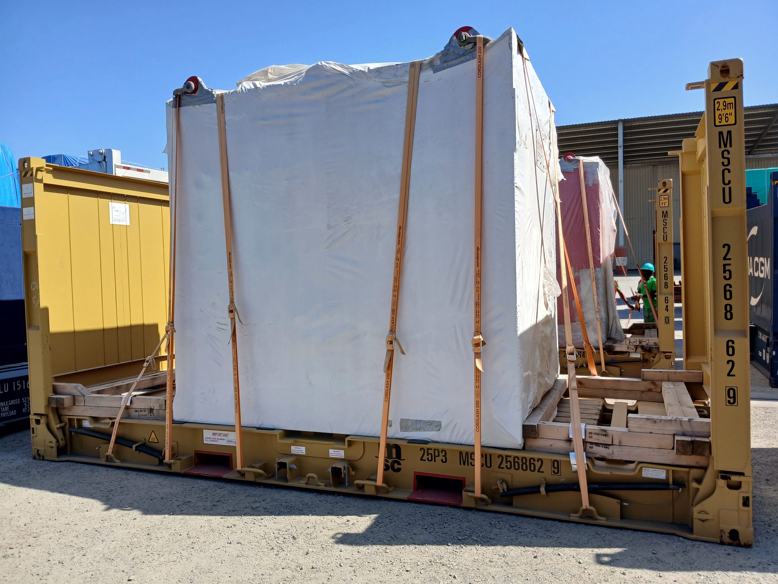 4.015.03_ Equipment on Flatrack