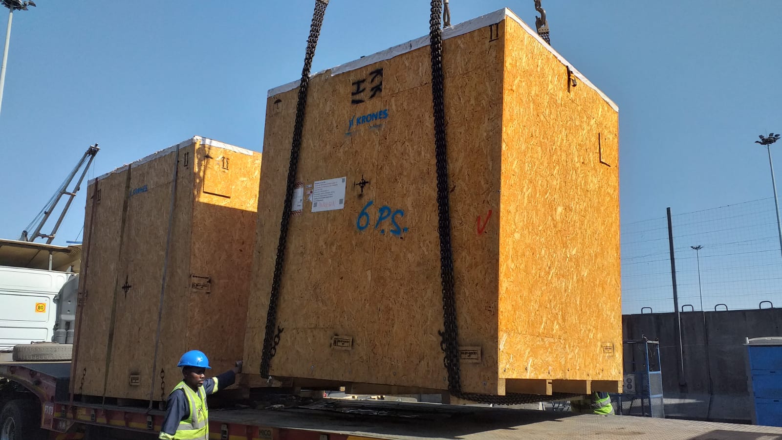5.02.03_Crate on truck loading