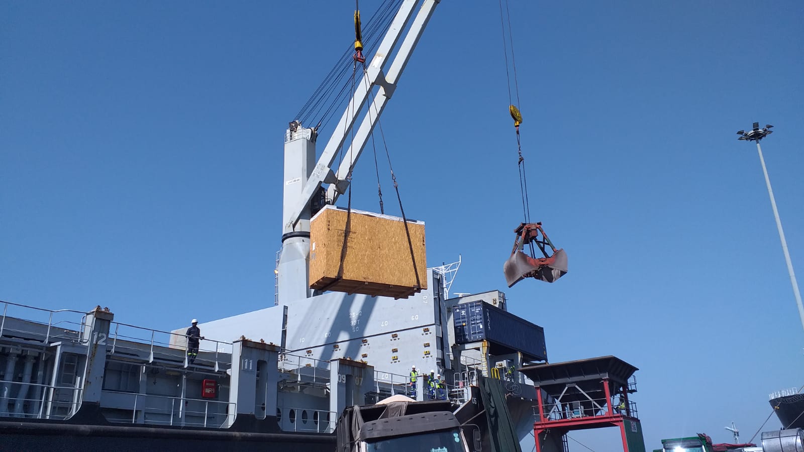 5.02.05_Crate Lift loading