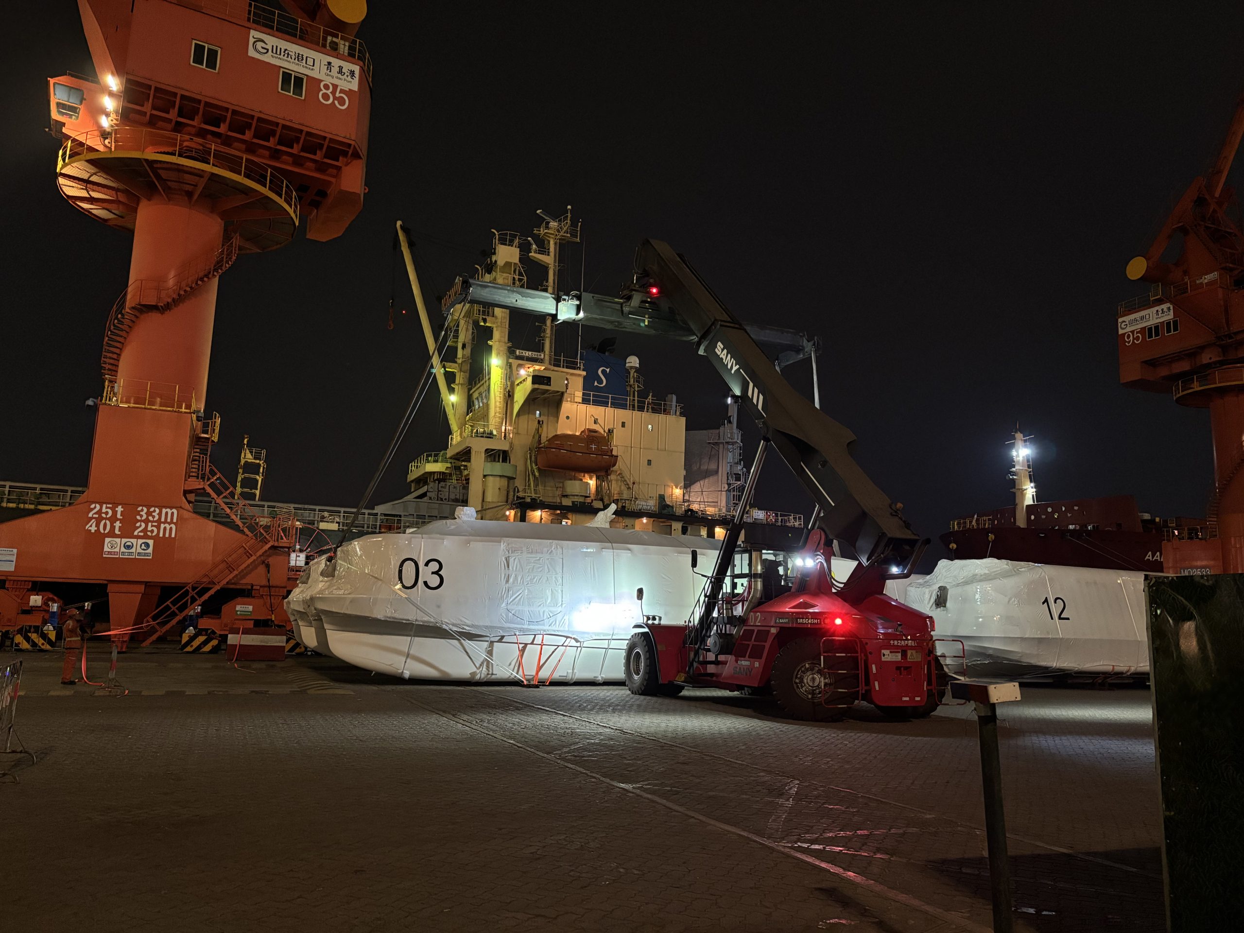 5.05.03_Qingdao lifeboats at port lift