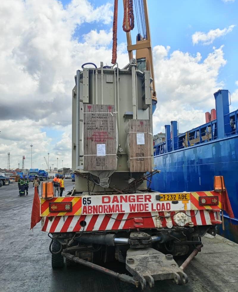 6.03.04_Container loaded on truck